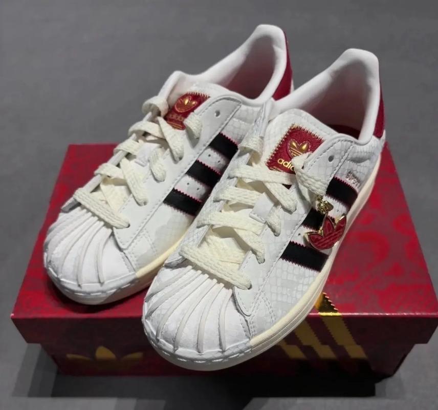 阿迪达斯抖音网红同款