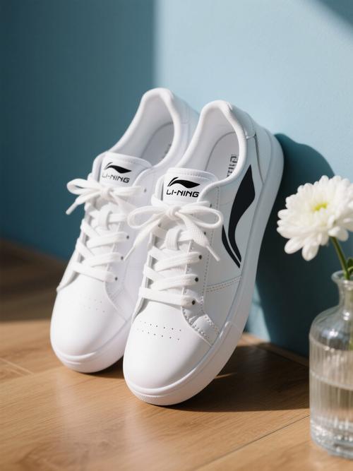 抖音上李宁的鞋子白色