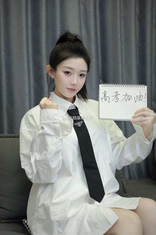 快手牌牌琦小伊伊图片