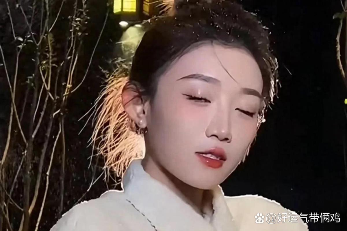 快手牌牌琦小伊伊图片