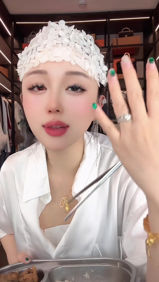 抖音里的卡卡1995