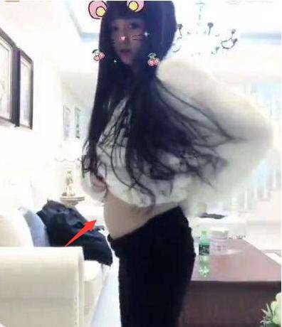 快手杨清柠用铁勺捅处