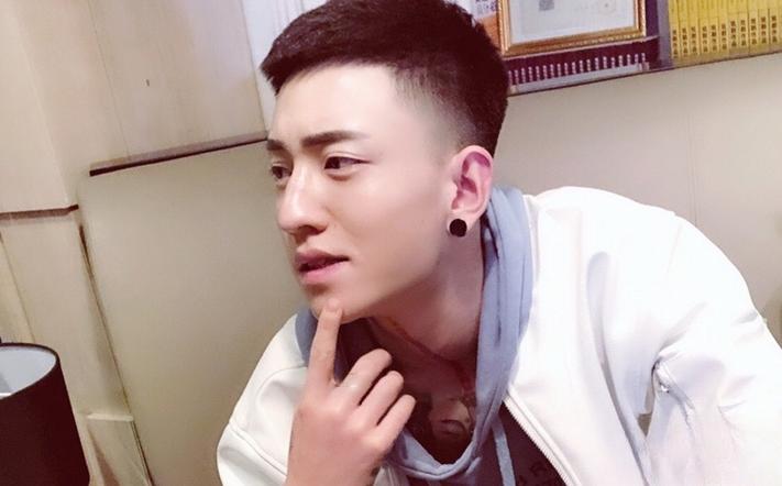 快手李耀阳脖子怎么了