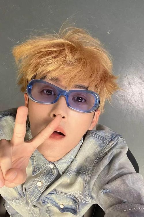 快手网红黄头发的男的