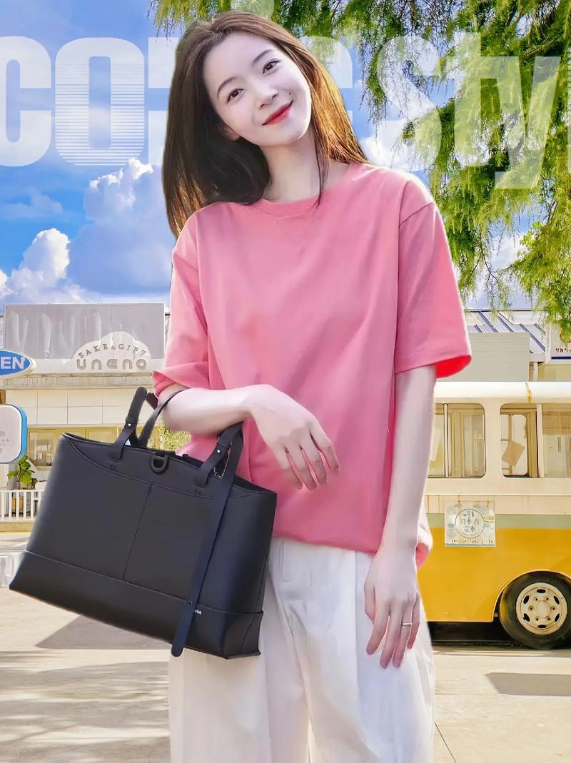 抖音粉色上衣白色裤子