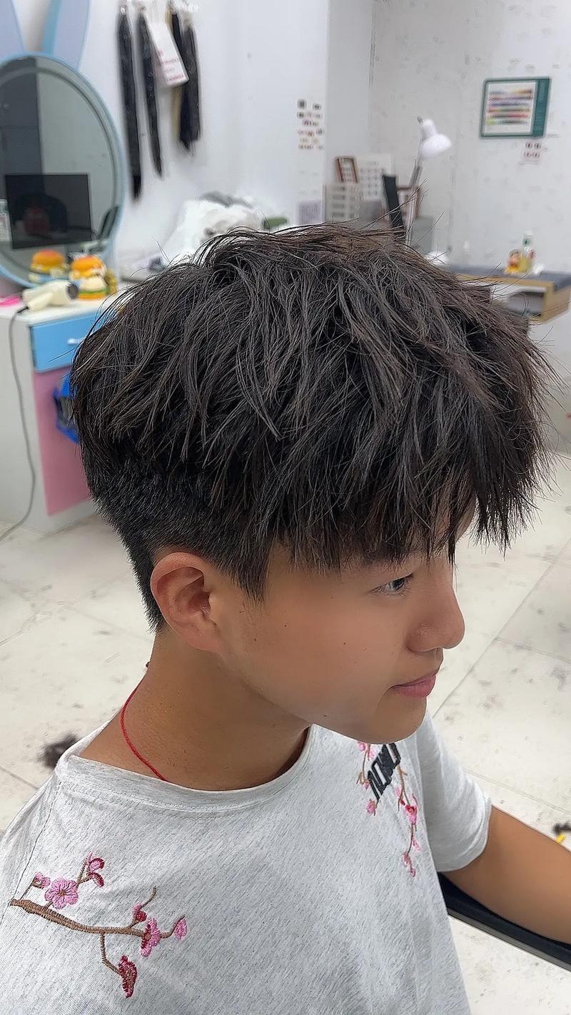 抖音男生夹板烫头视频