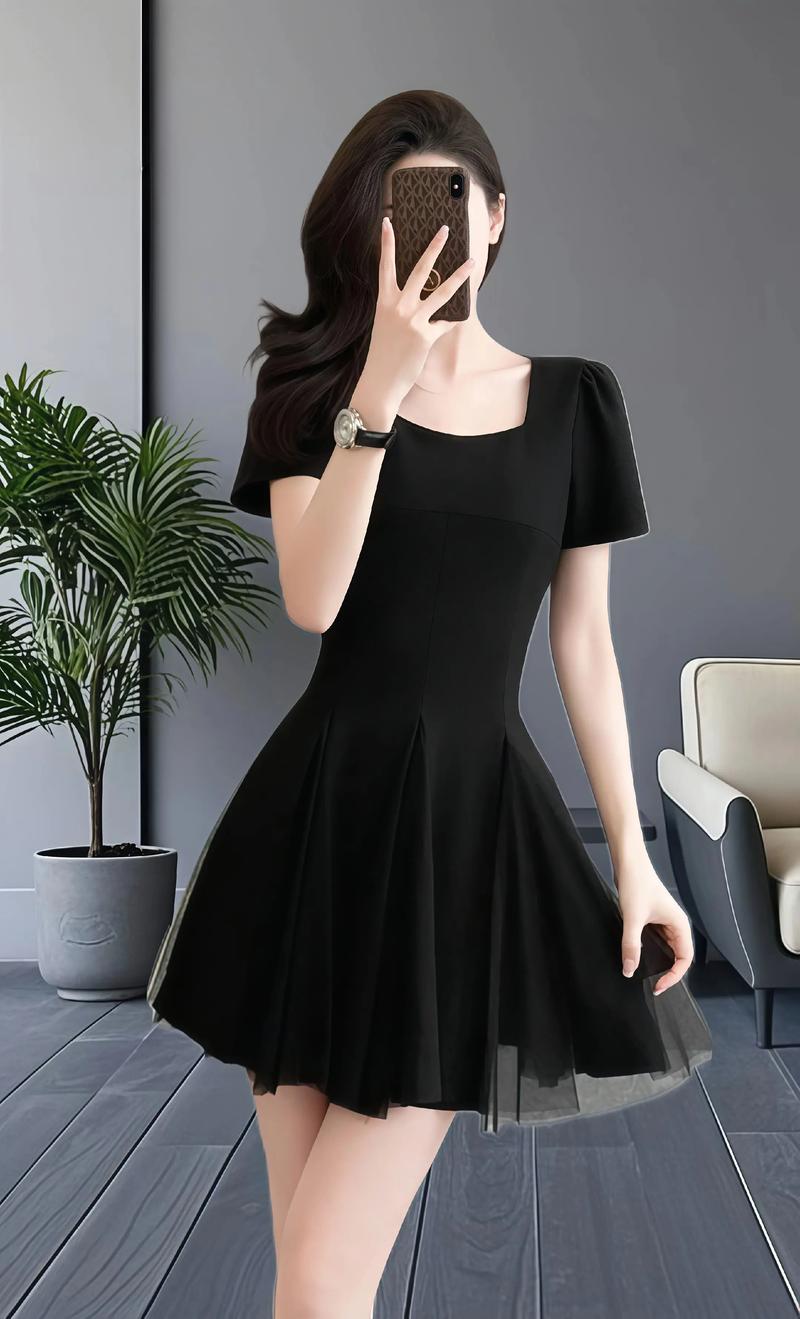 抖音黑色短裙跳舞那个