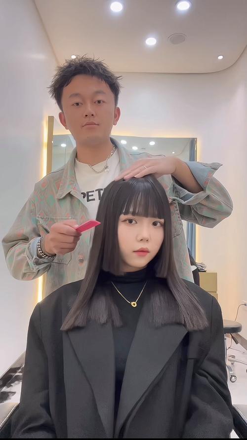 抖音流行发型前短后长