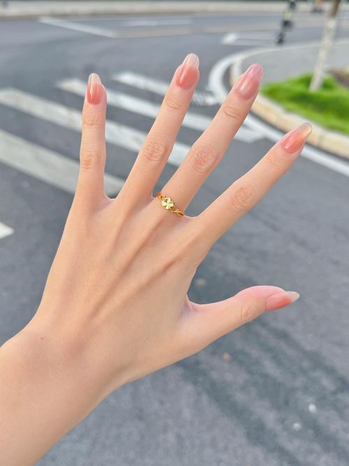 抖音戒指四叶草三个