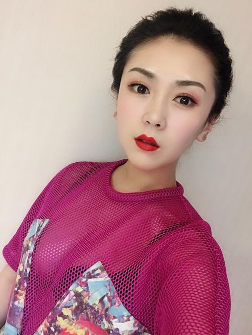 快手红人白金宁多大了