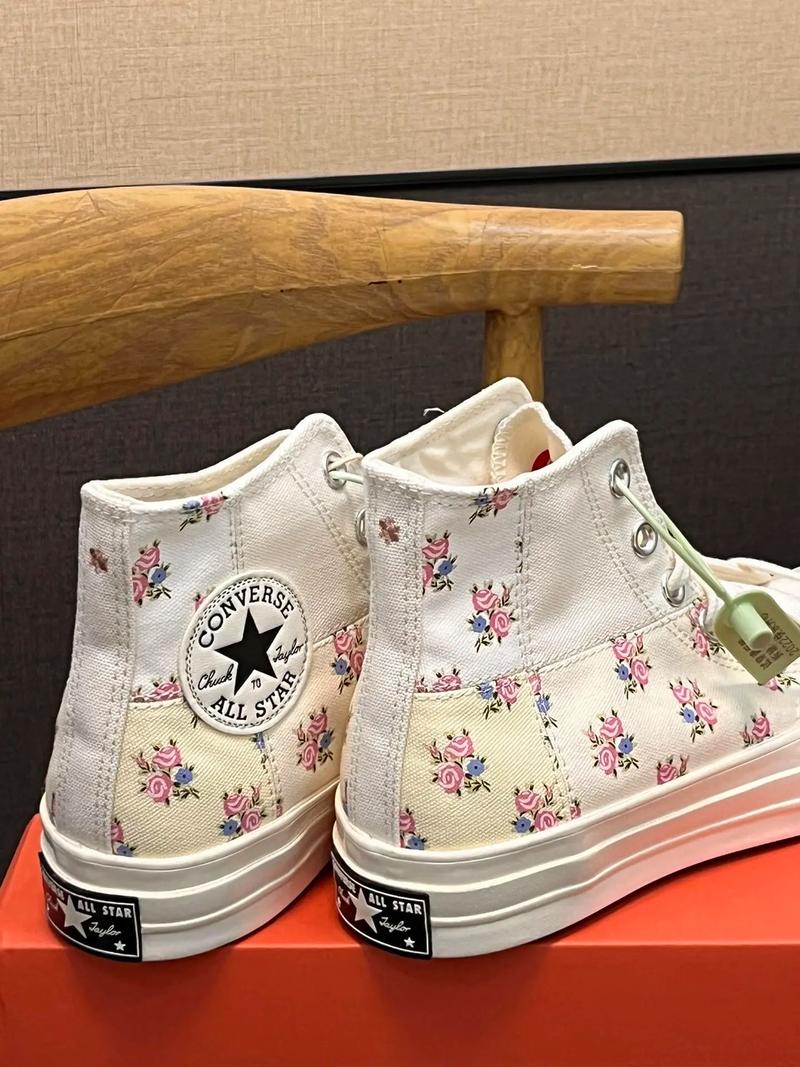 抖音上的匡威帆布鞋