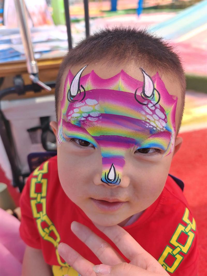 抖音上的三角龙宝宝