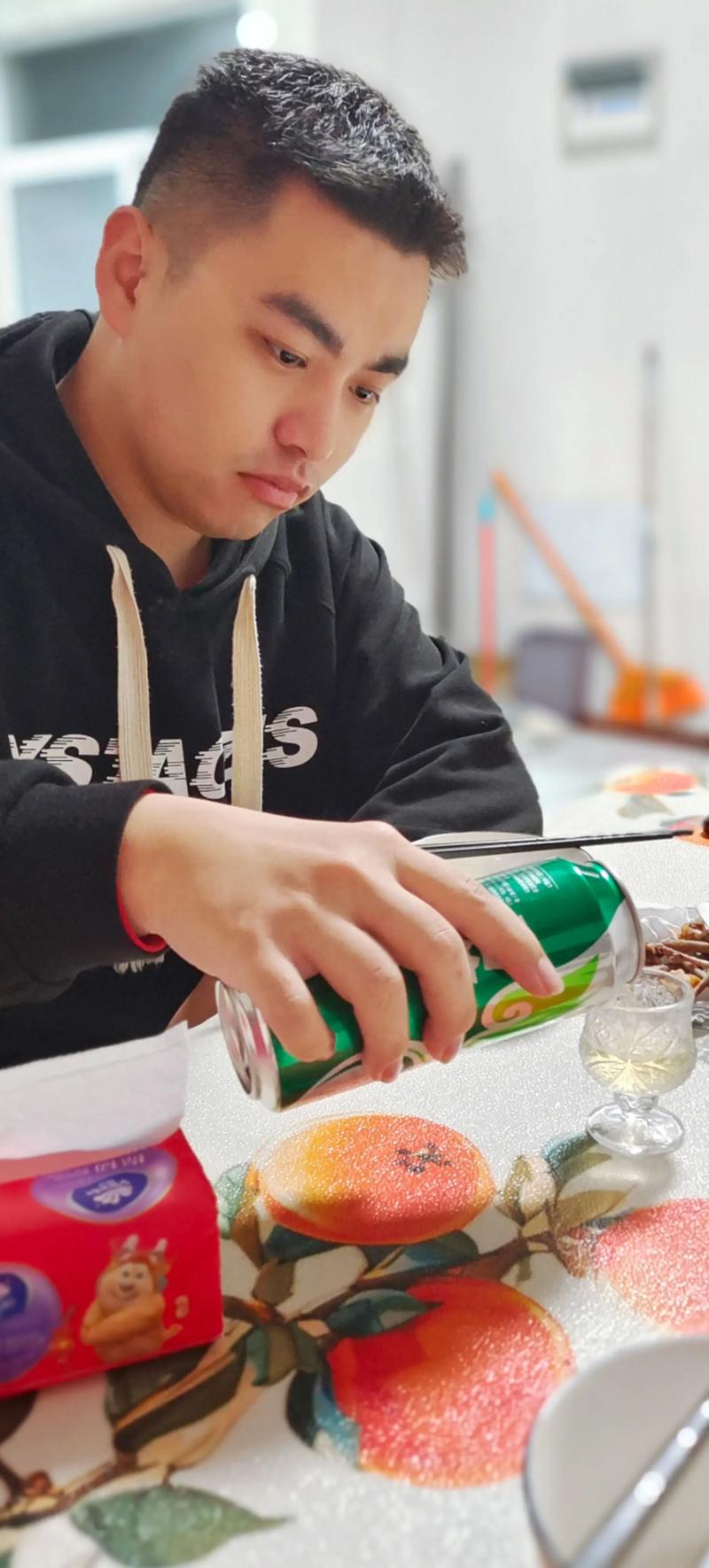 抖音啤酒杯倒不出来