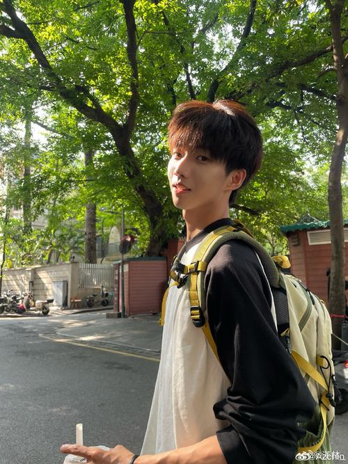 快手红人可乐学长图片