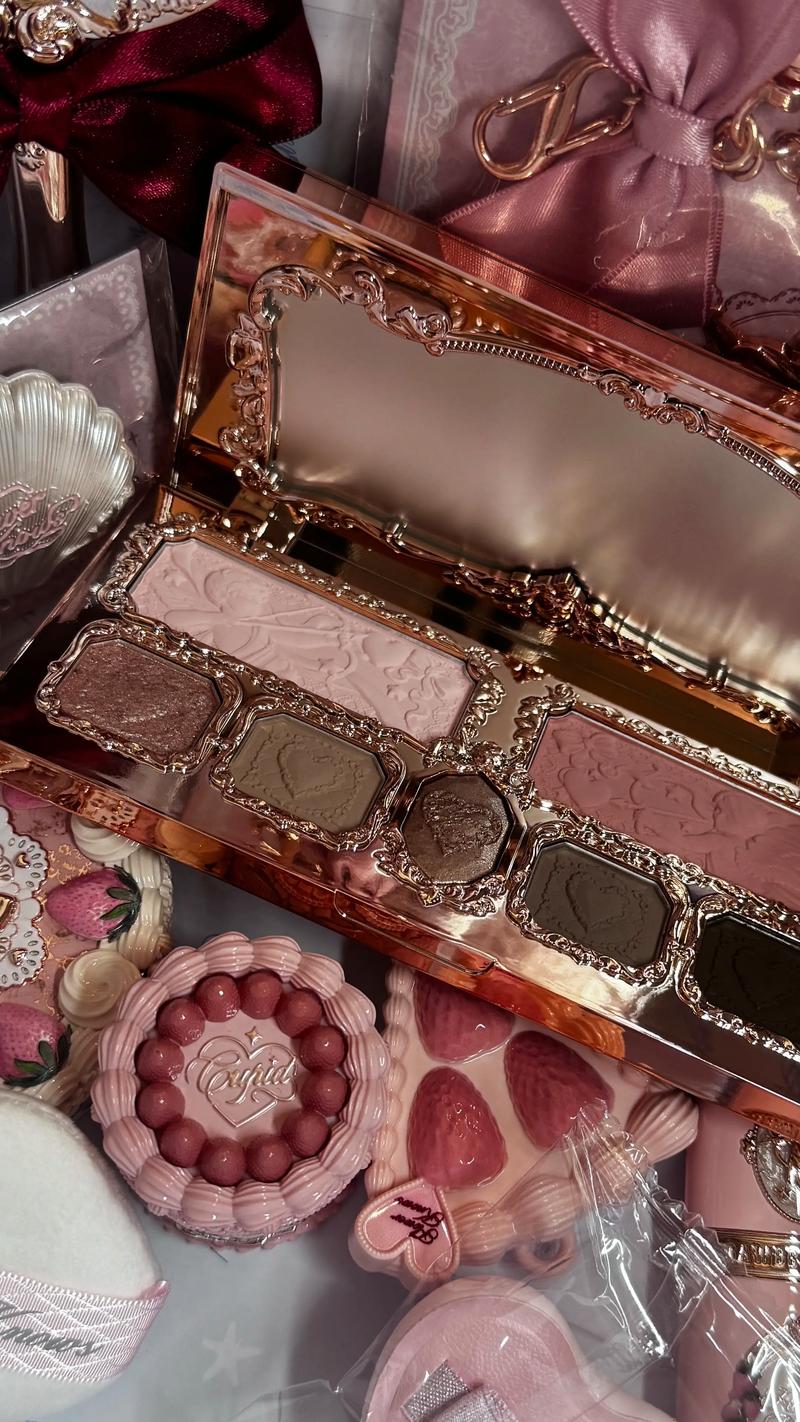 抖音上的花朵彩妆盘