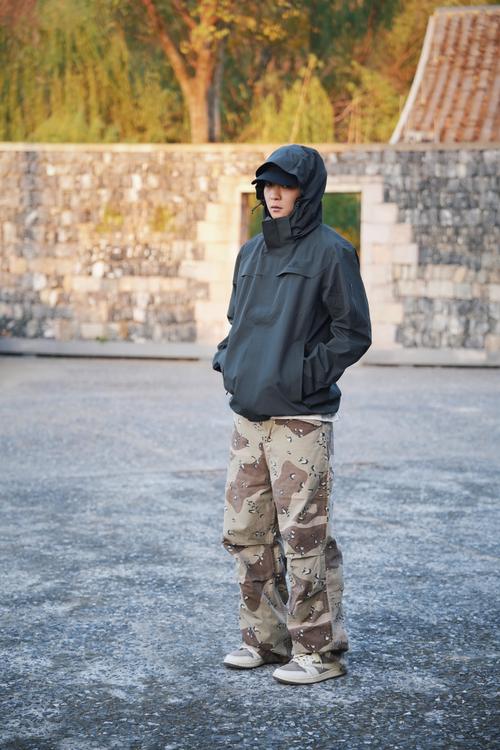 抖音上的迷彩冲锋衣