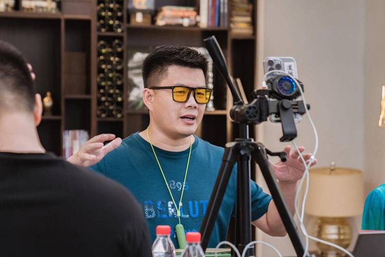 快手为什么要封吴召国