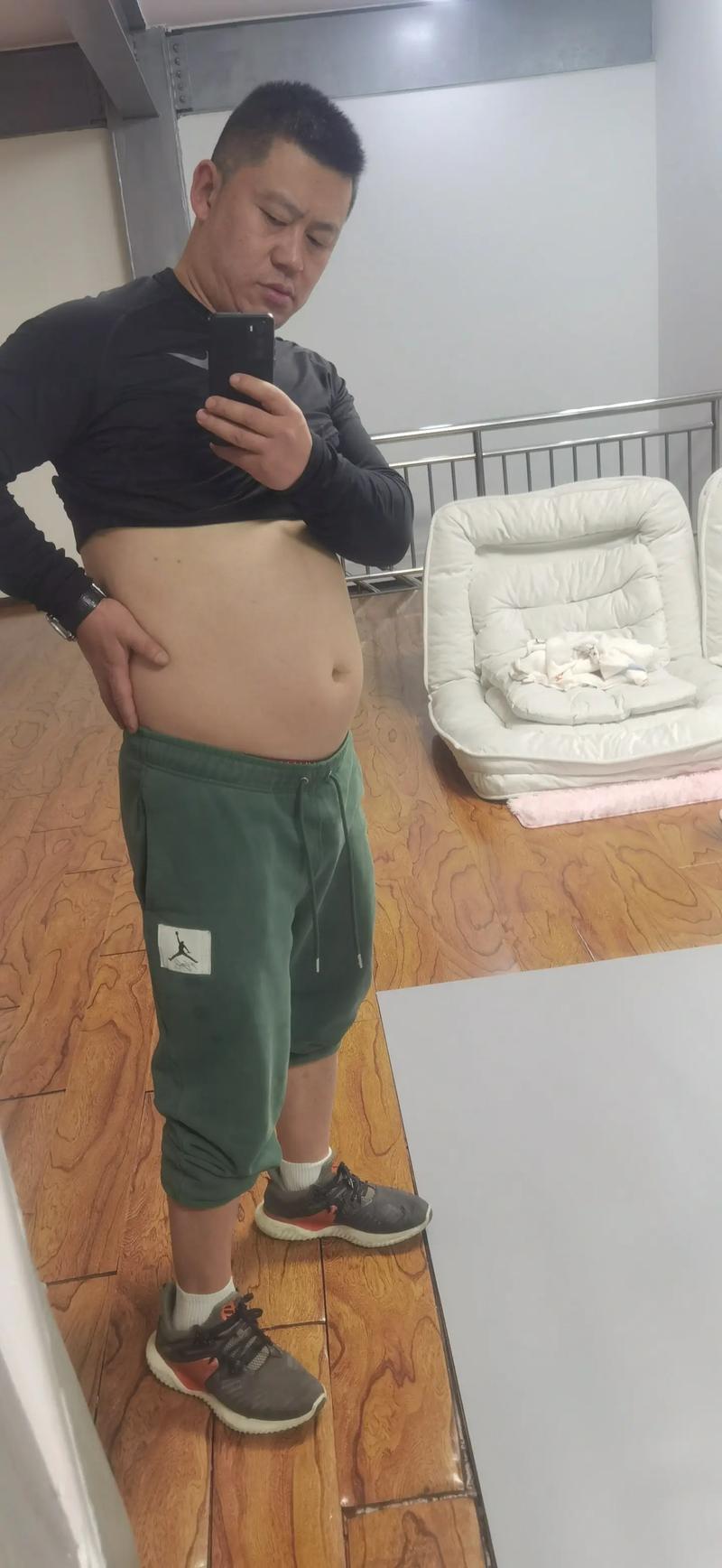 快手里拍大肚子变腹肌