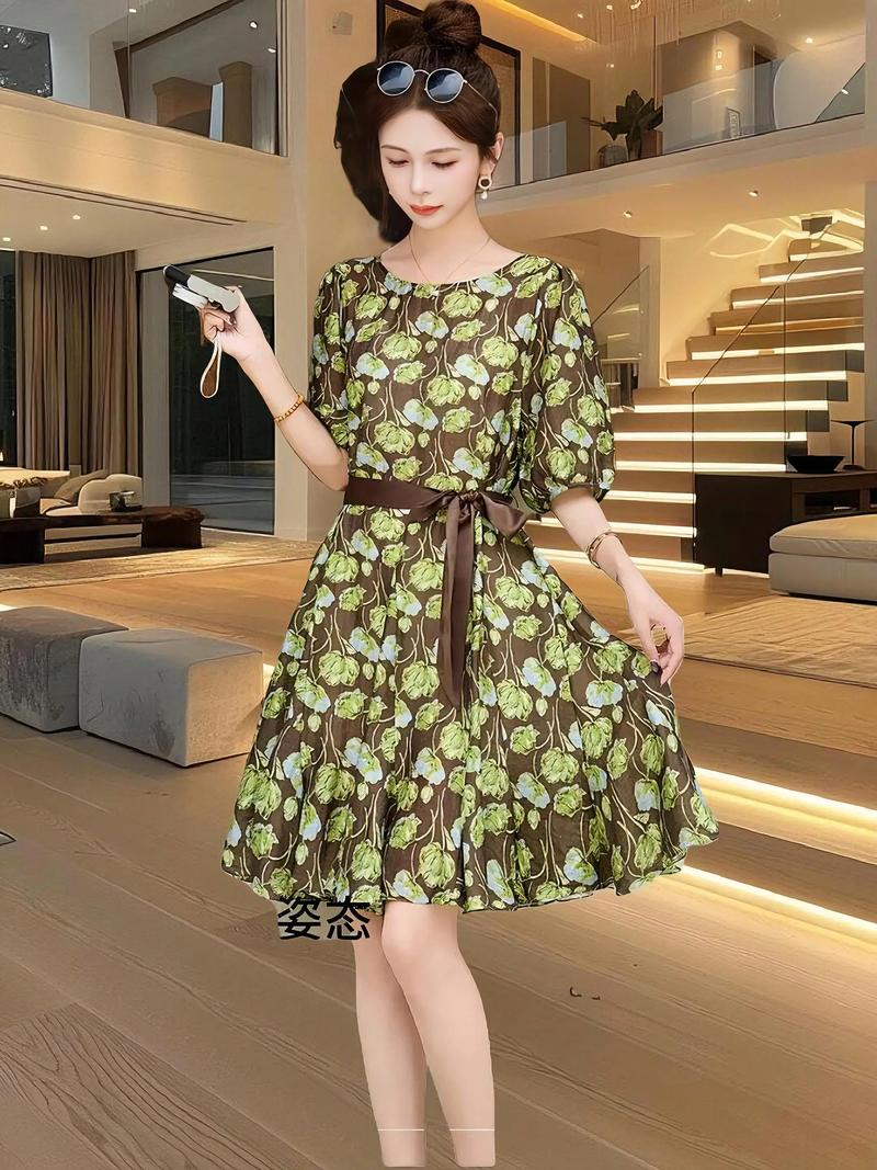 抖音穿碎花衣服图片