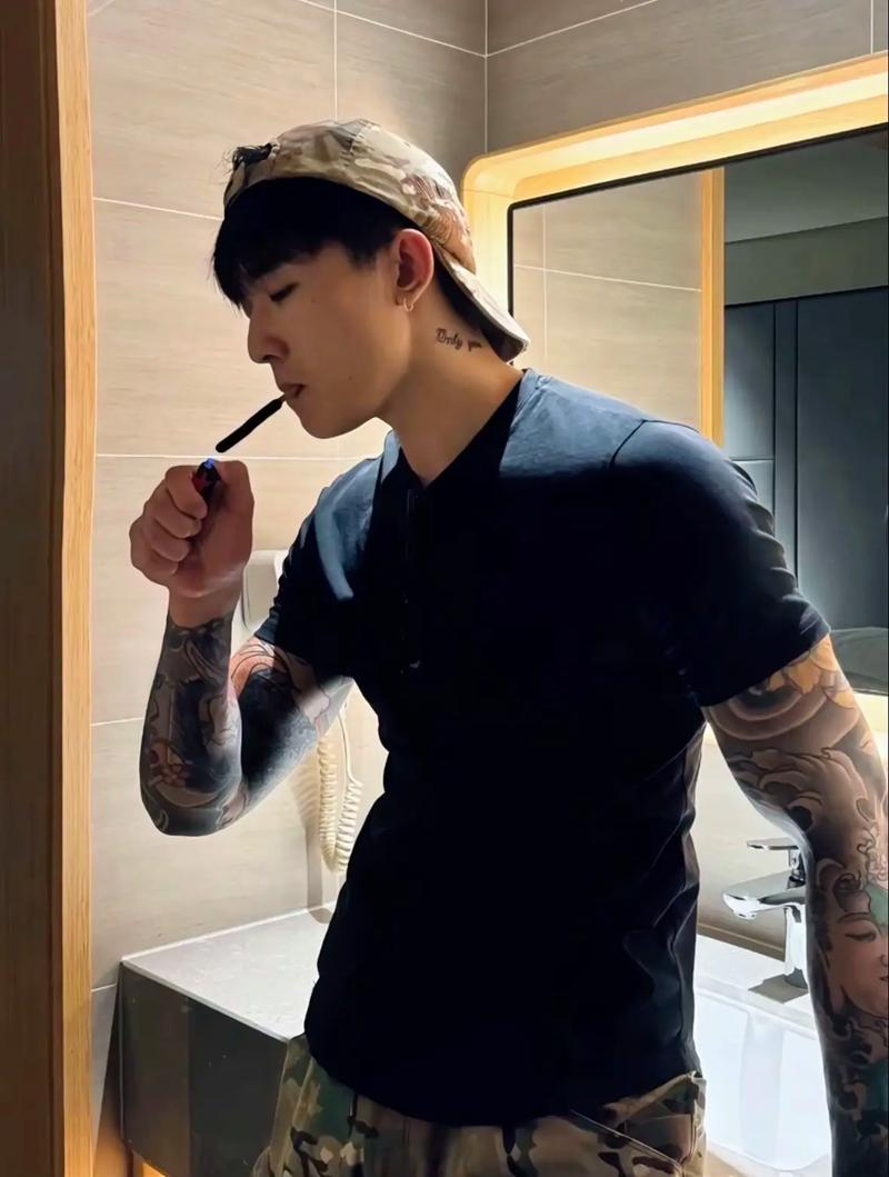 花臂男神快手id多少