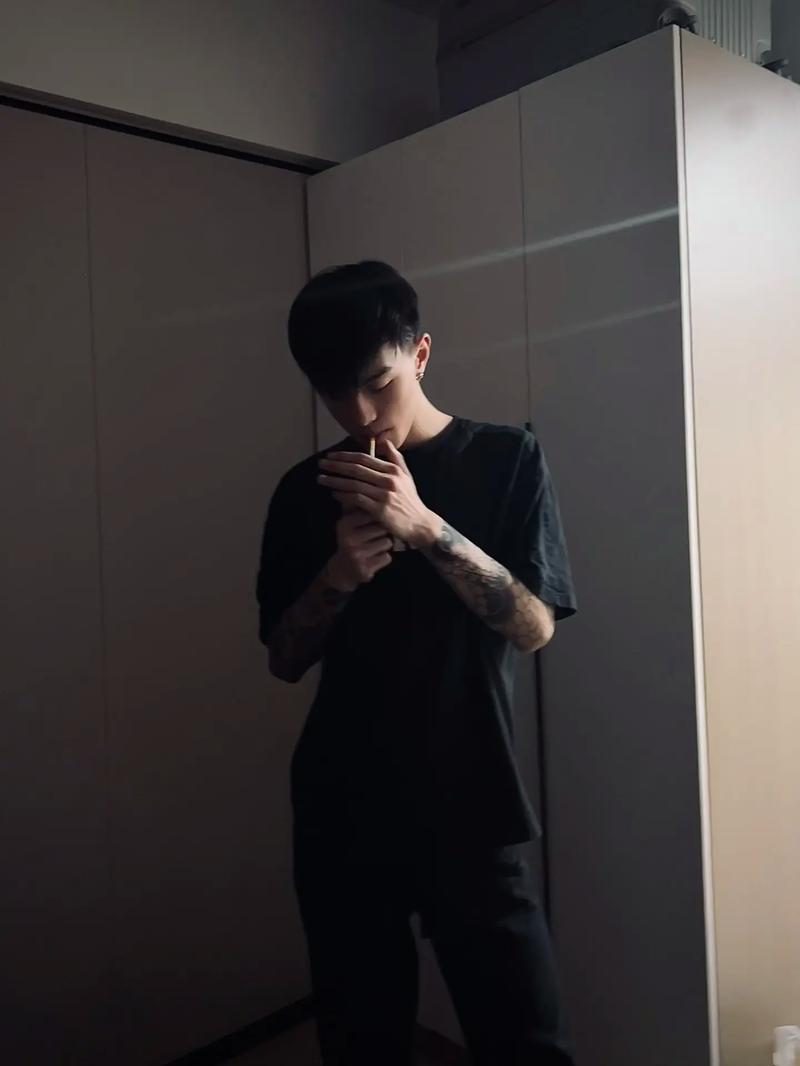 花臂男神快手id多少