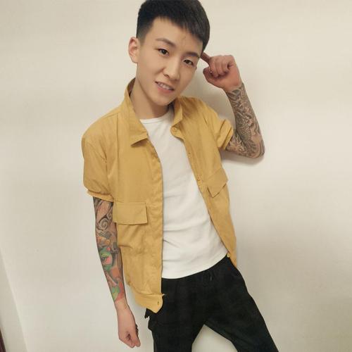 快手红人赵逸轩发型图