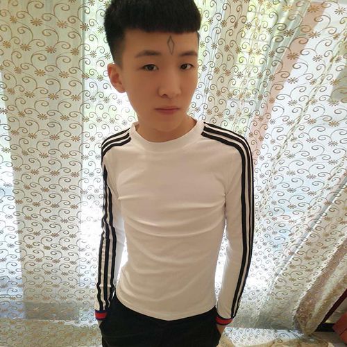 快手红人赵逸轩发型图