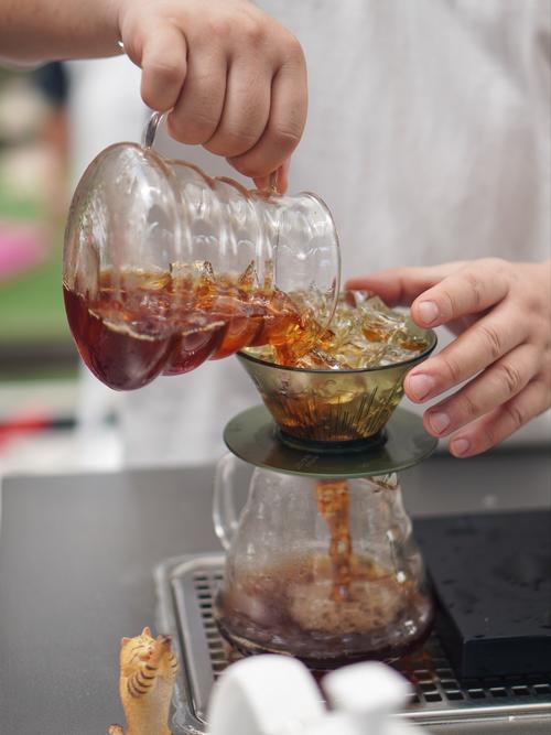 啤酒杯里放枸杞抖音