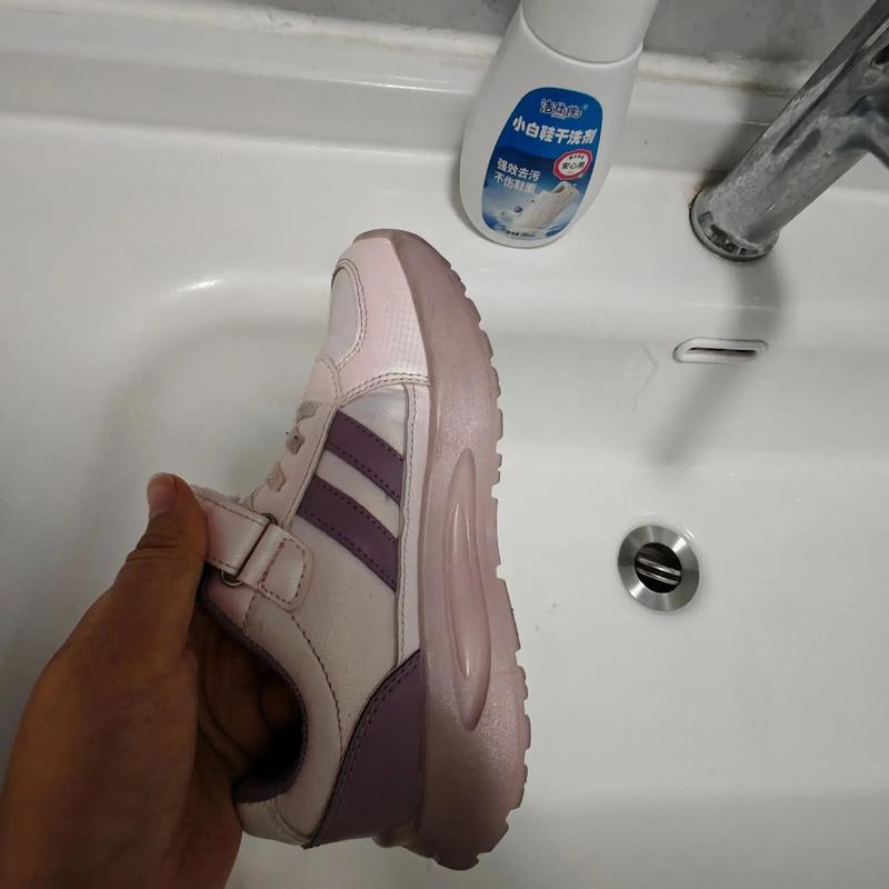 苏打粉洗小白鞋抖音