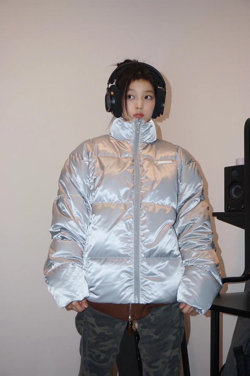 抖音同款银色羽绒服