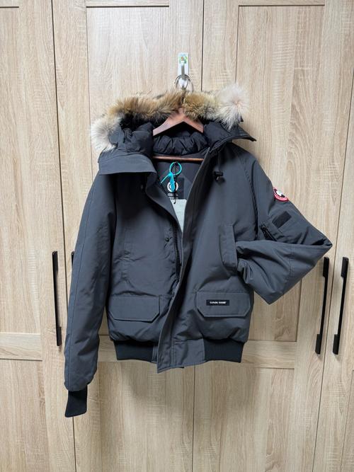 抖音加拿大鹅羽绒服