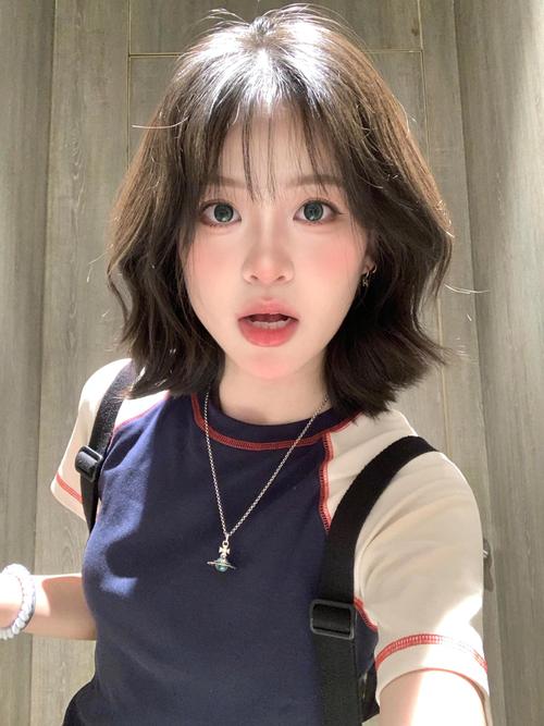 快手女生网红短发照片