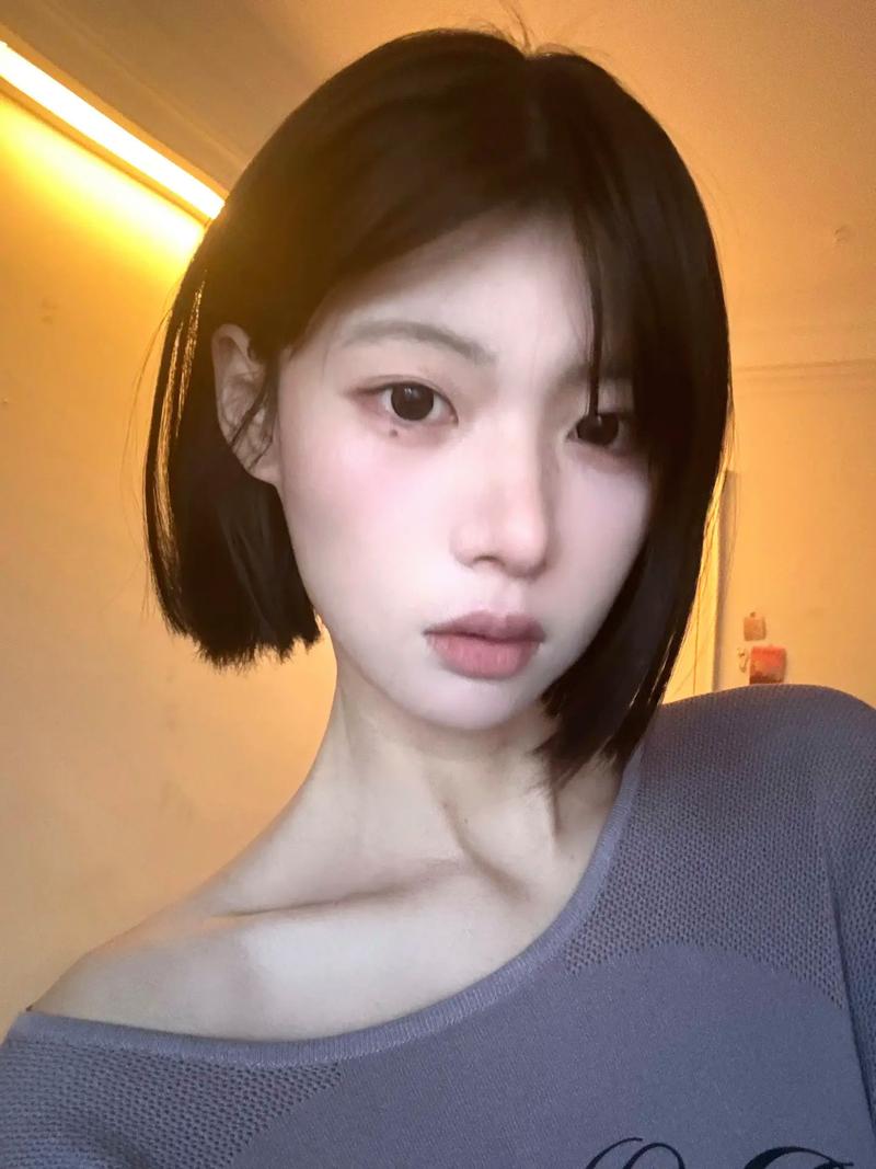 快手女生网红短发照片