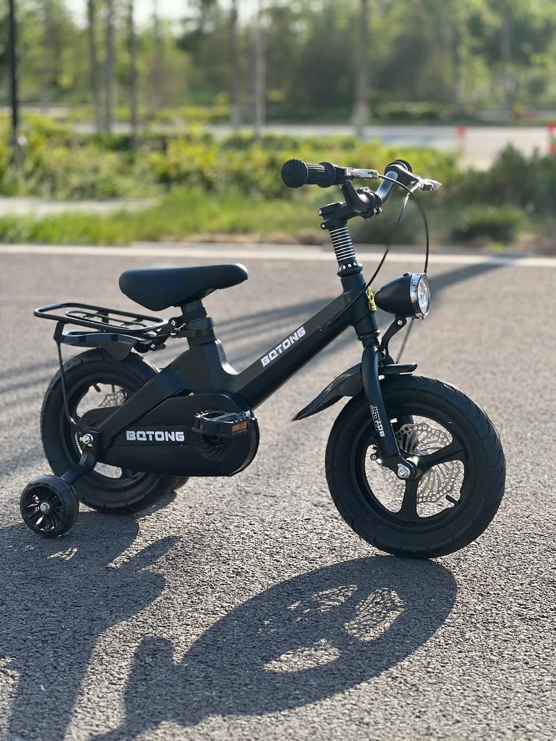 抖音里的儿童自行车