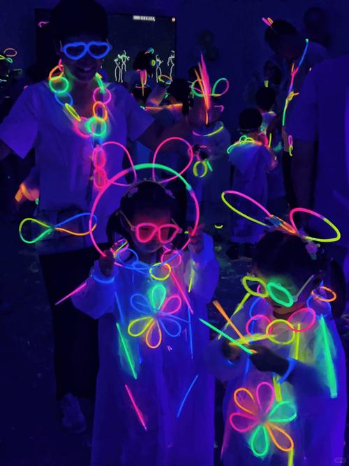 抖音灯泡跳舞机器人