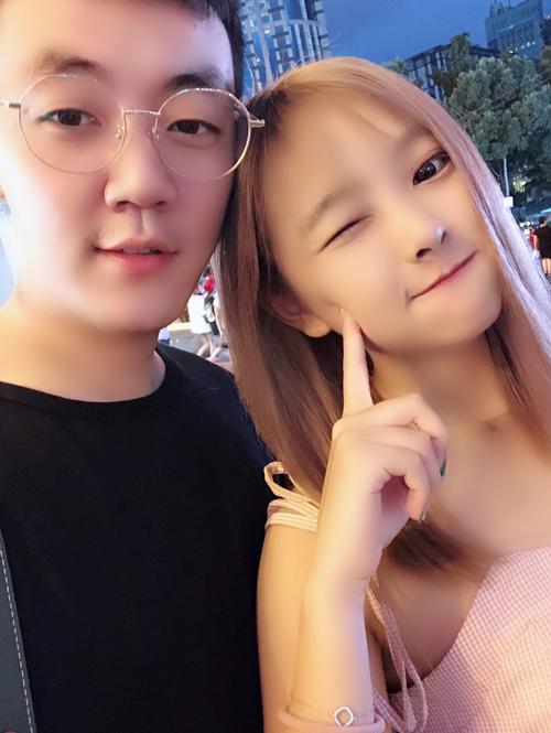 快手桃子和他老公照片