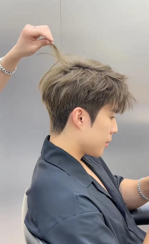 快手男生发型师快手号