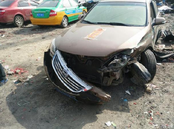 比亚迪车祸视频直播