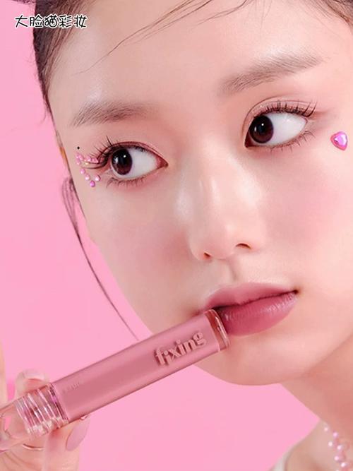 抖音很火的唇釉眼影