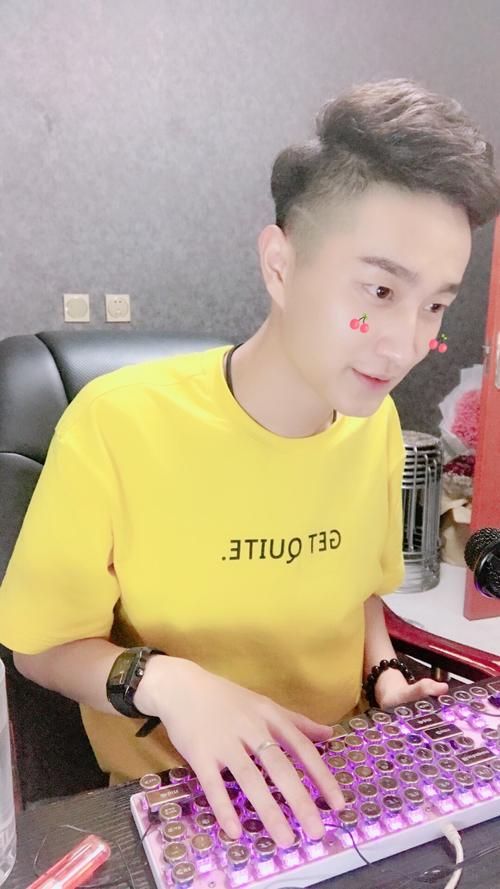 荥阳网红李先生快手