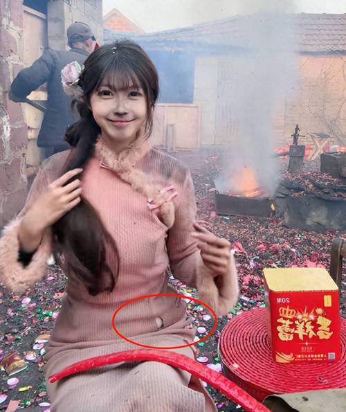 美女主播直播脱衣服