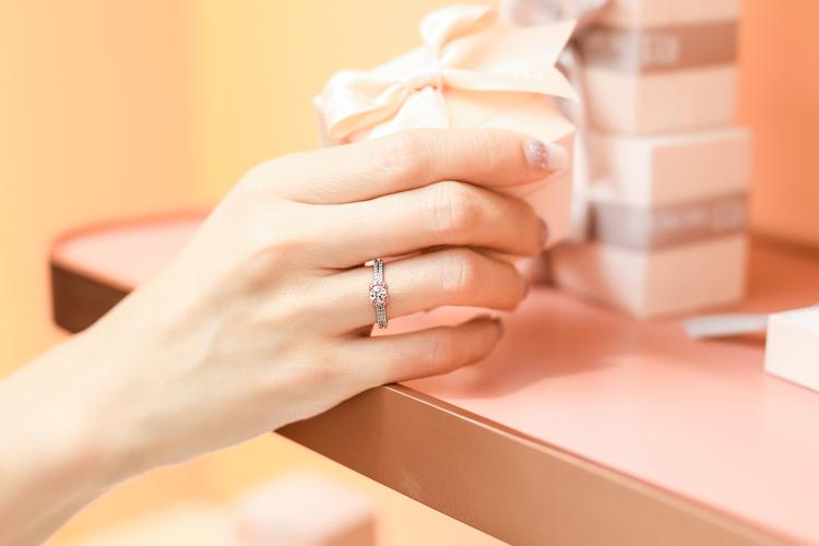 抖音周生生网红钻戒