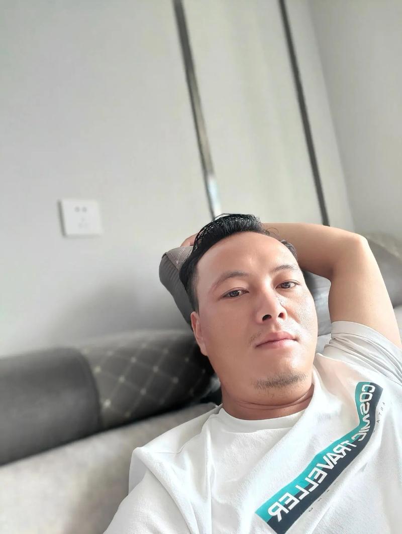 快手机智的大叔自拍