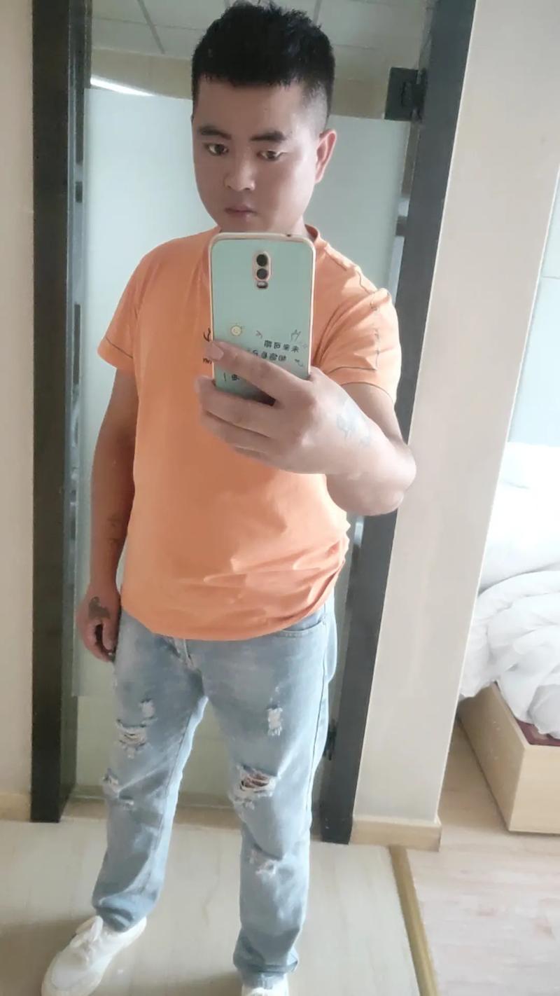 快手机智的大叔自拍