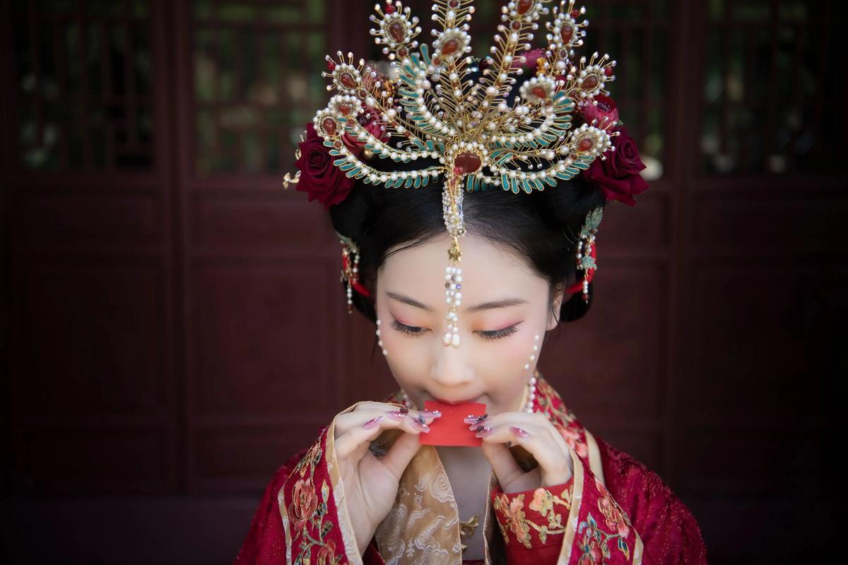 抖音里高贵妃的头饰