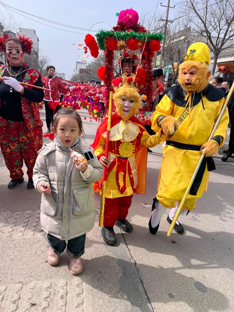 快手有个小孩跟猴子