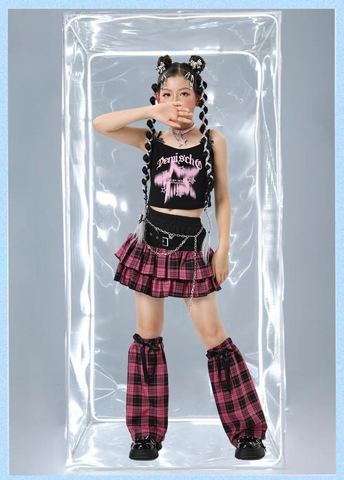 快手红格子跳舞女孩