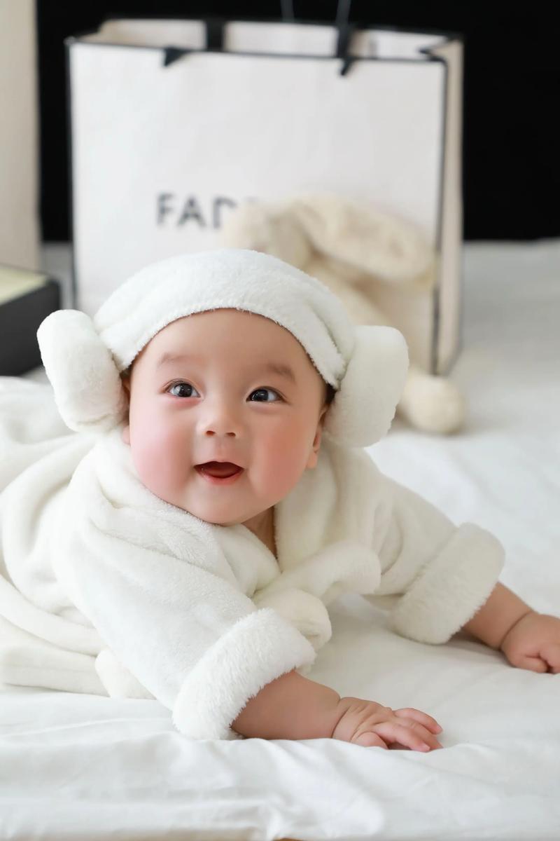 抖音上宝宝穿浴袍6