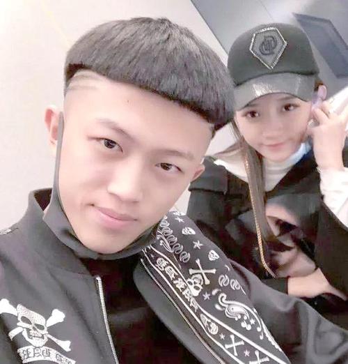 牌牌琦快手晚上歌曲