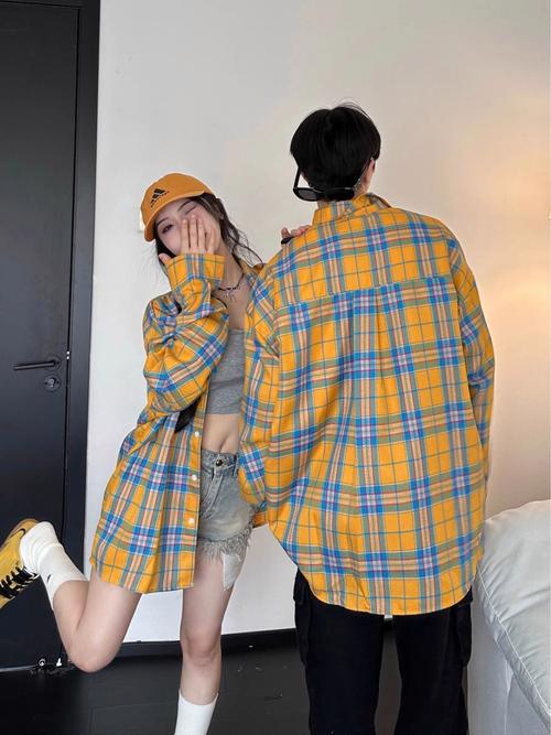 快手网红的格子衬衣